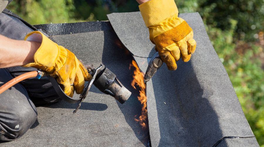 Expert Emergency Roof Repairs services in Libertyville, IA
